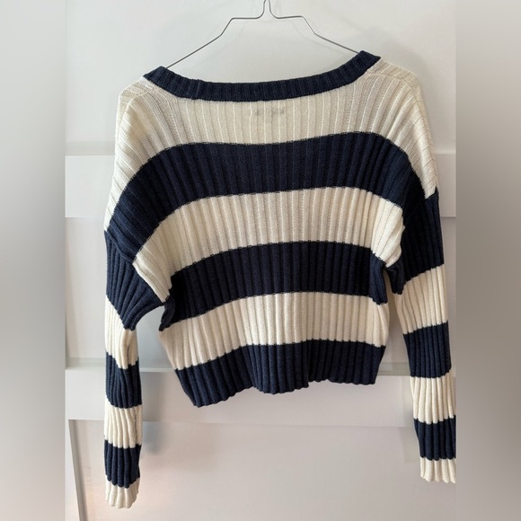 American Eagle striped blue and white sweater - Picture 2 of 7